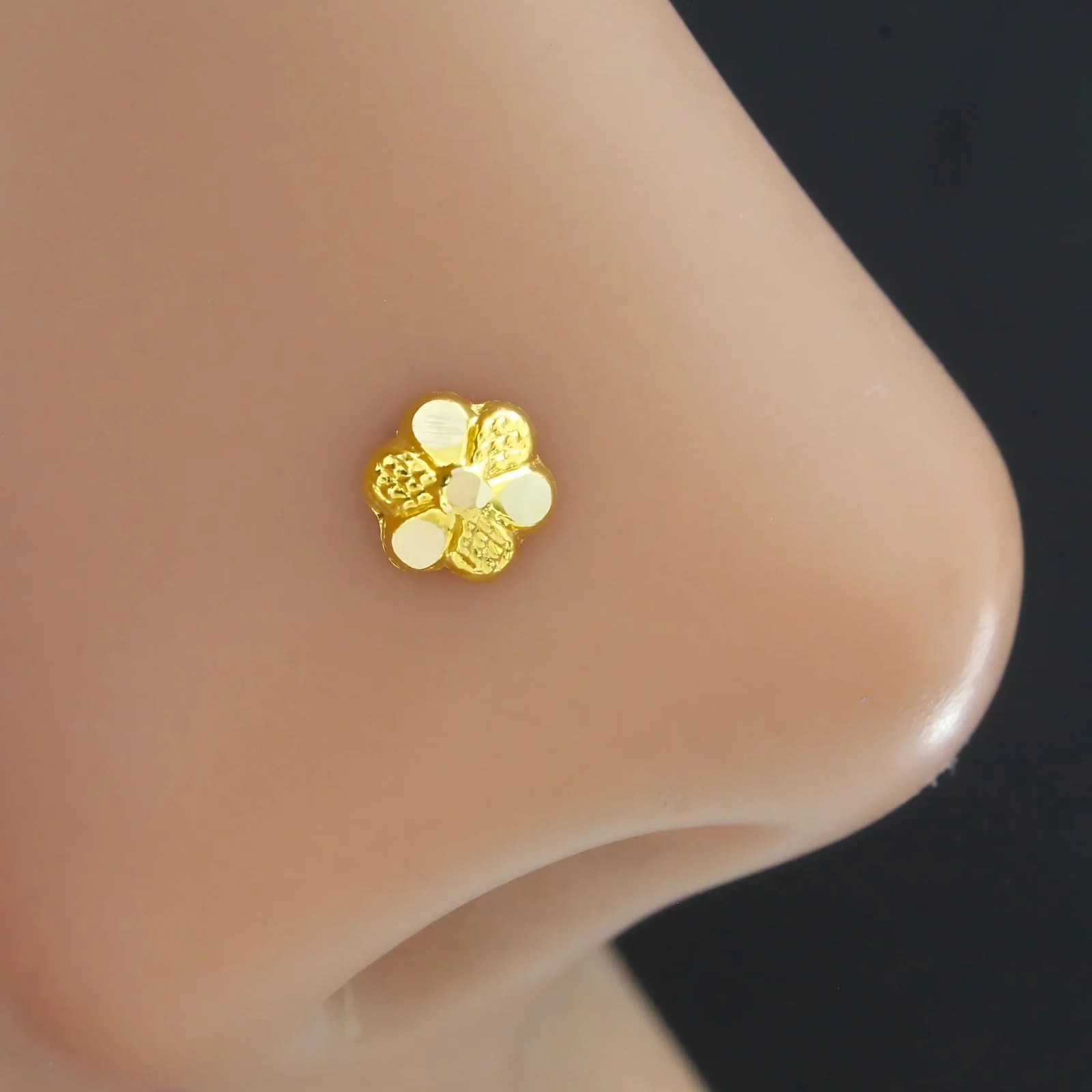 Small Flower Nose Pin